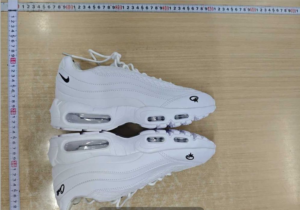 Бели Air max 95 corteiz