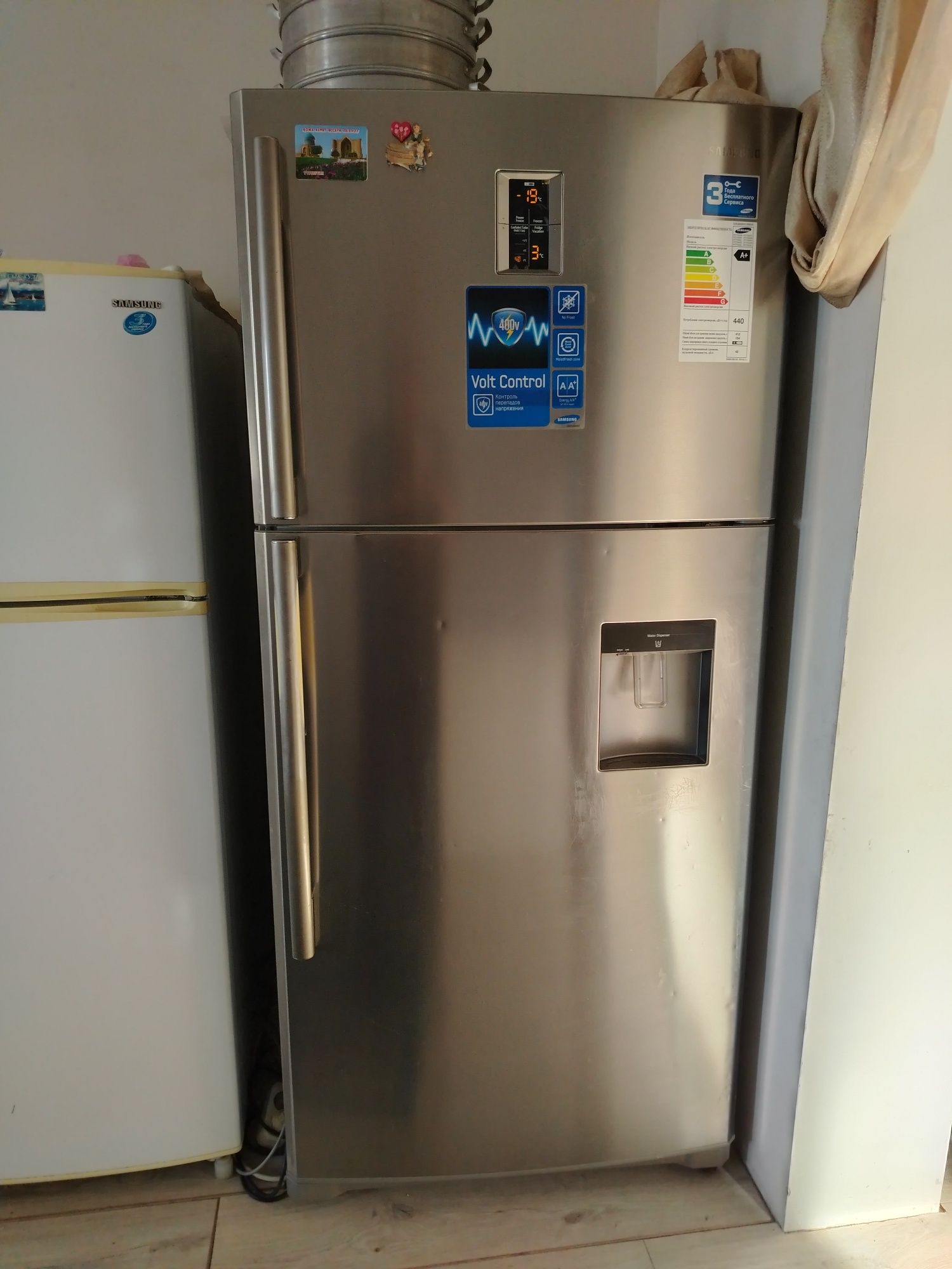 Холодильник сатылады белый 60000 серый 140000 тенге