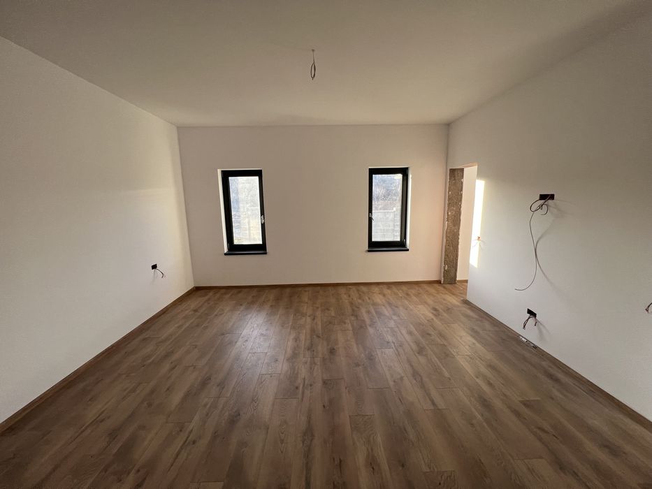 Casă noua, finisată premium.