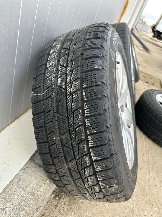 Продавам комплект джанти със зимни гуми 225/55R16 99H – като нови!