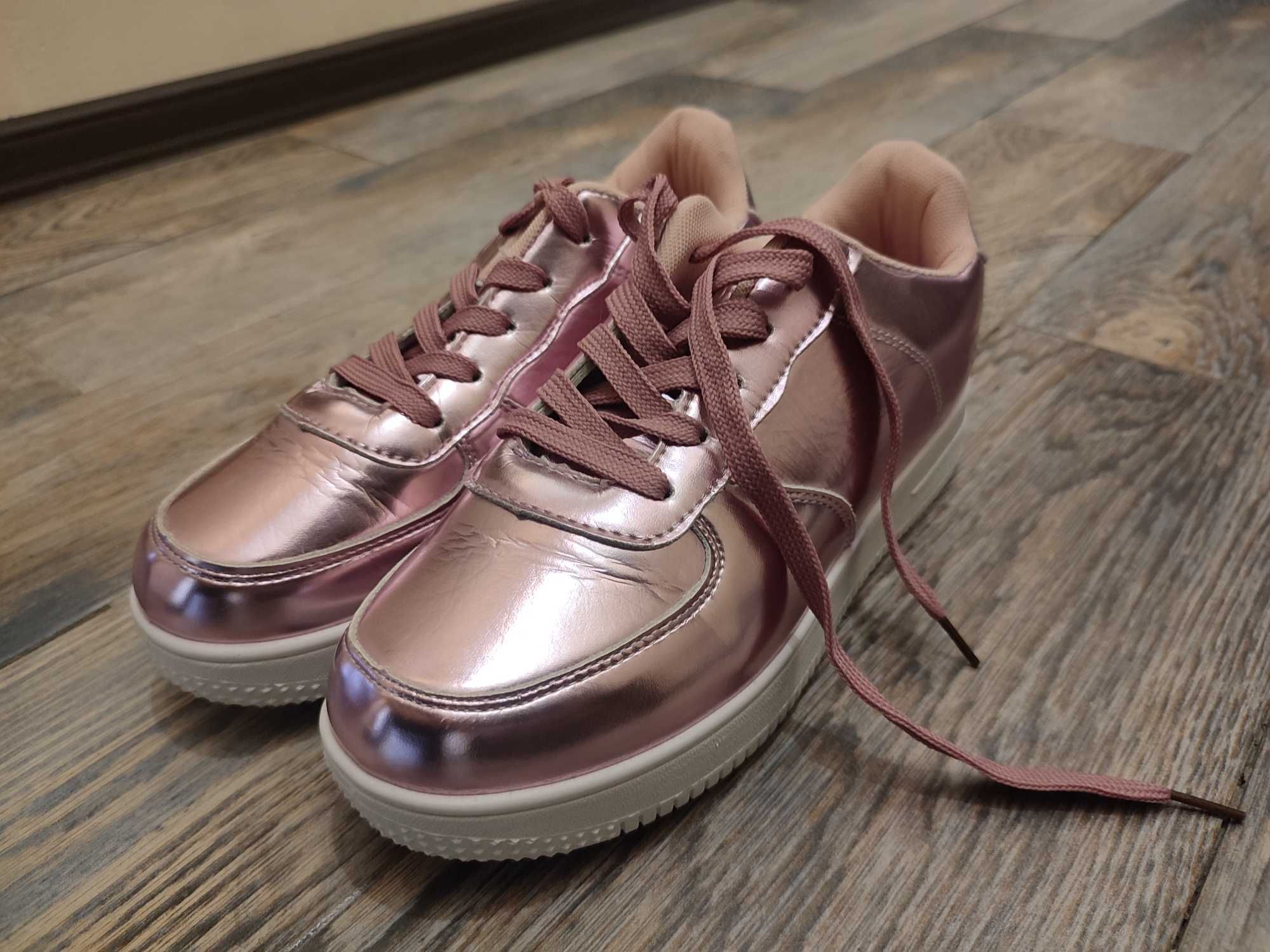 Нови дамски, блестящо розови обувки ,38 номер