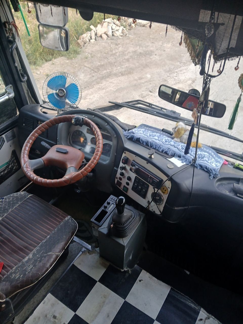 Avtobus Isuzu NP 21