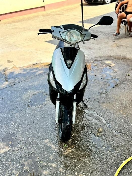 Vând scuter 49cc 2t