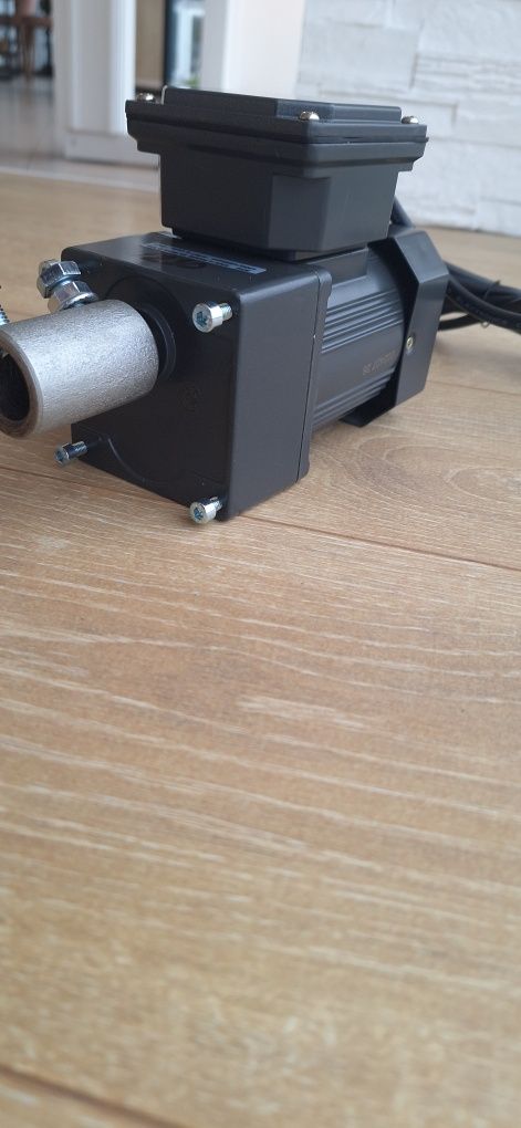 Rotisor motoreductor