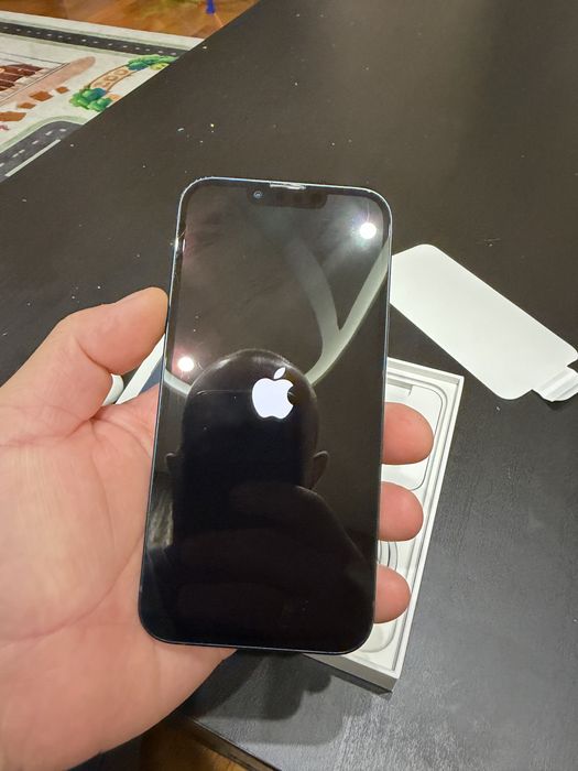 iPhone 13 256gb е добро състояние с подарък airpods gen2 оригинални