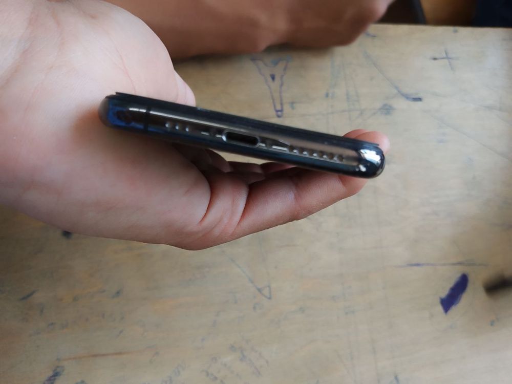Iphone xs ajoyib holatda 64talik