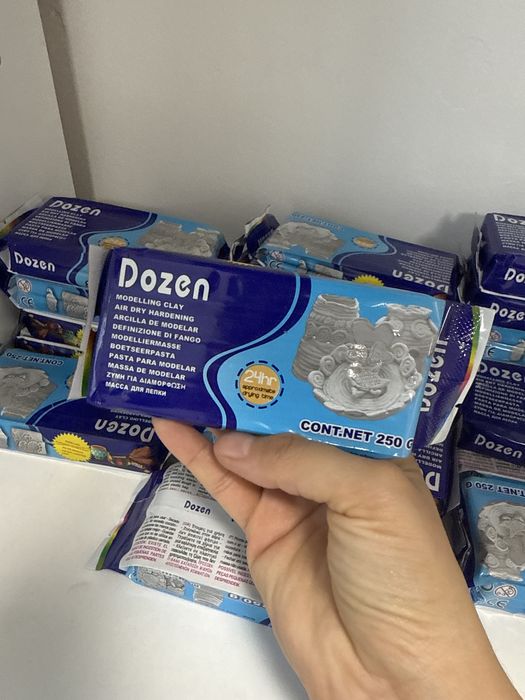 белая и коричневая глина Dozen