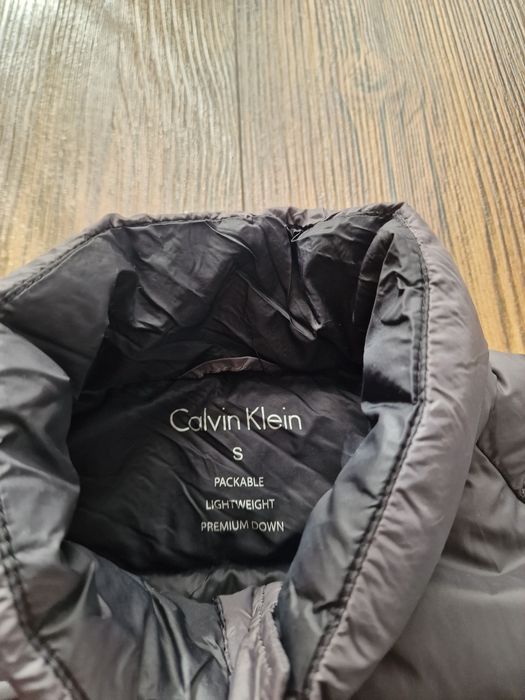 Страхотно мъжко яке пухено  CALVIN KLEIN размер S , пух и пера