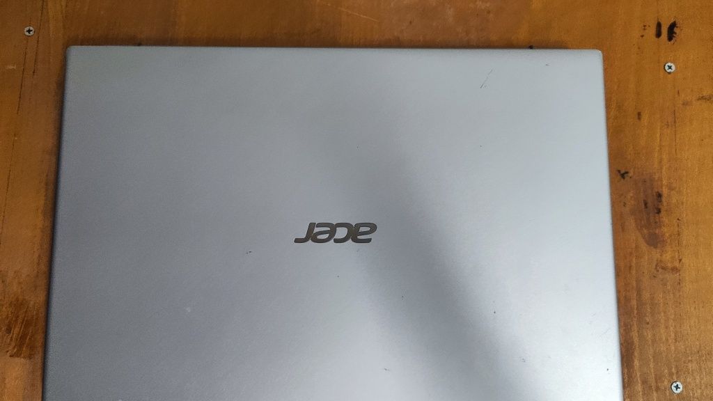ACER noutbuk satiladi taza kelisemiz