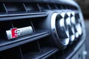 Emblema Sline grila fata Audi, Negru sau Gri