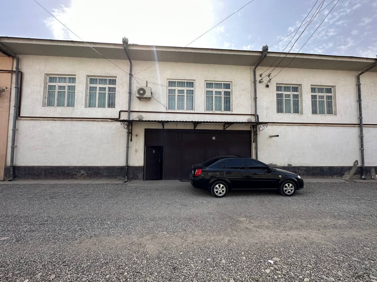 Участка сотилади 6 сотих 2 кават 10 та хона пишган гишт