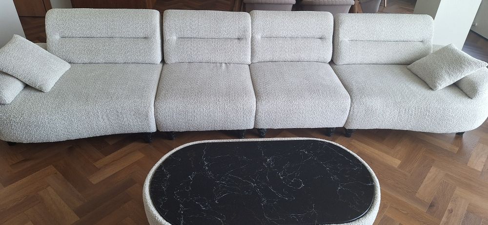 Диван  букле состояние  хорошее размер 4 .-4.5м раскладывается