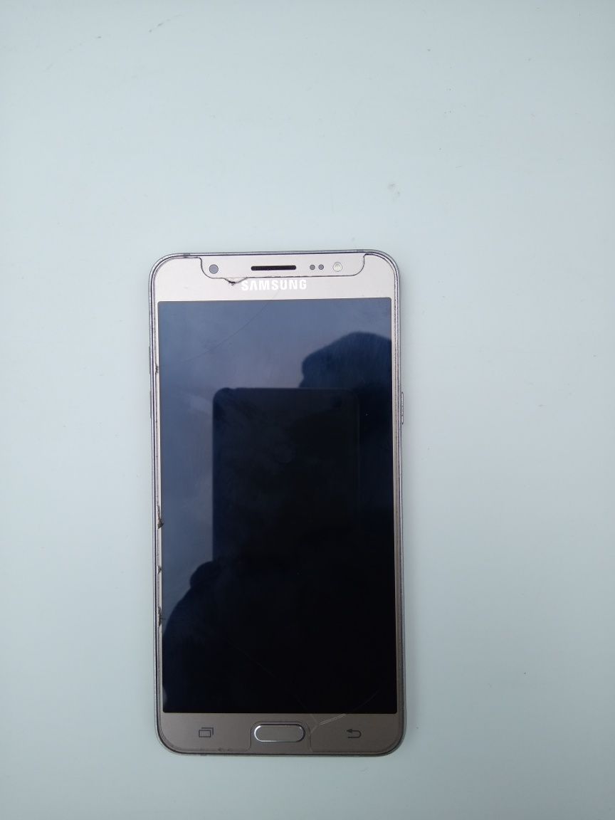 Samsung galaxi j7. NFC. Цвет gold. Металл рама.