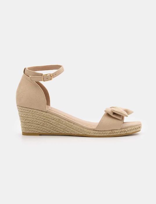 Сандали на платформа Sinsay