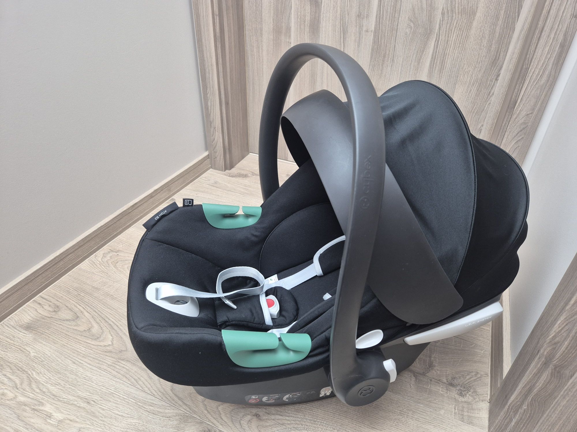 Столче за кола Cybex Aton B2 i-size.
Це
