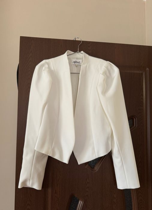 Бяло сако/ блейзер