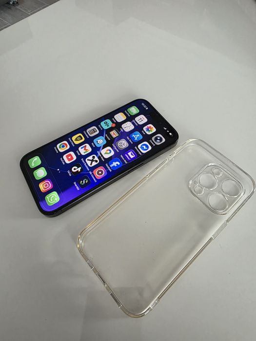 Vand iphone 15 pro cumparat de nou