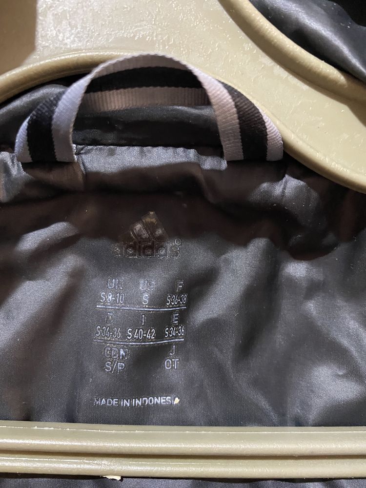 Куртка демисезонная Adidas(оригинал). Размер S(42-44)