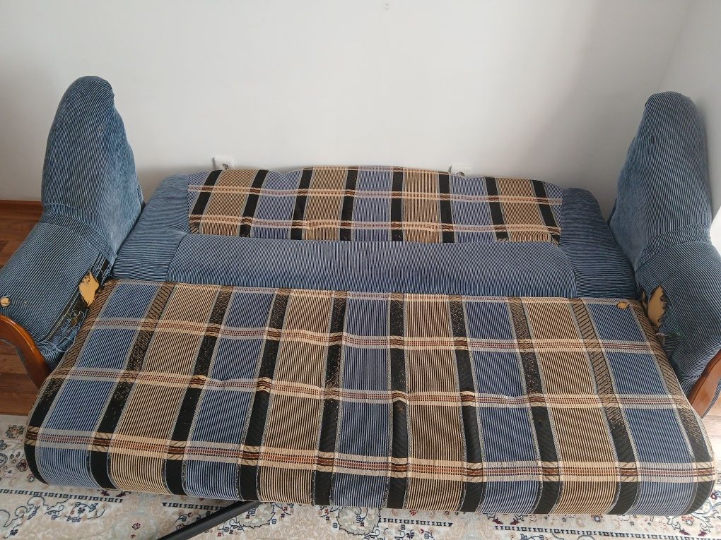 Продам б/у диван.