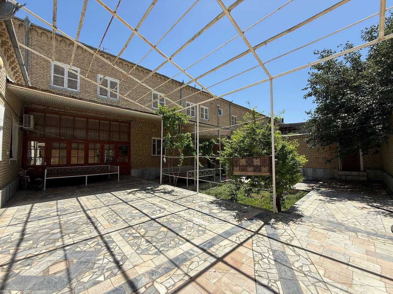 shahar markazidan tayyor 5 sotiqli hovli sotiladi