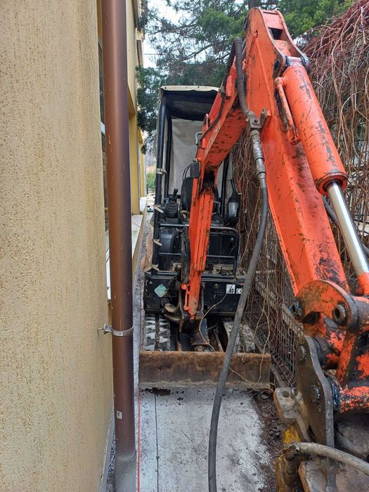 Servicii miniexcavator, sapaturi ,fundatii, santuri apa curent.