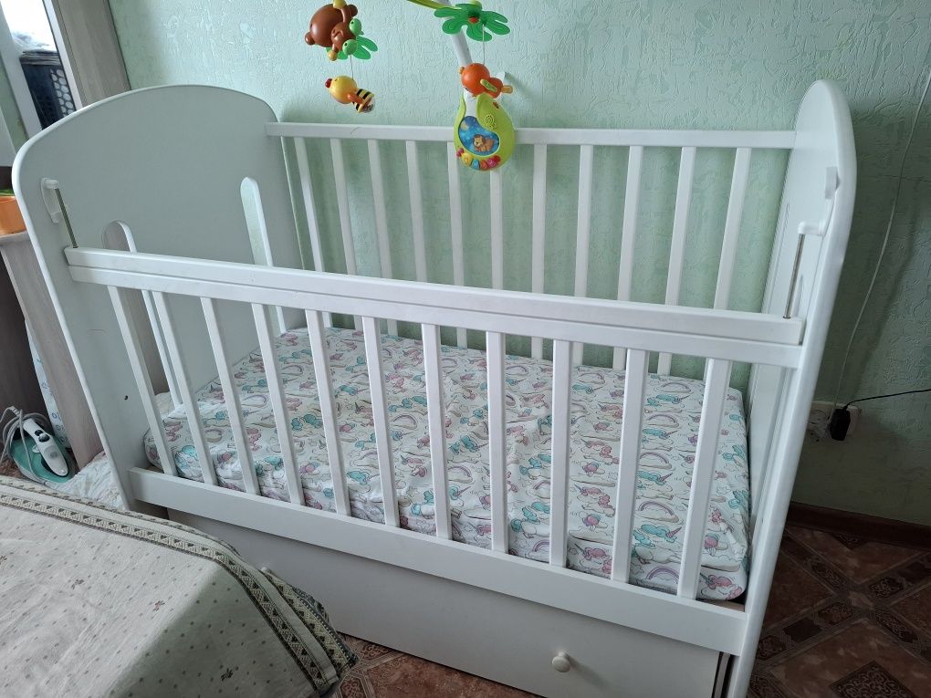 Продам детскую кроватку