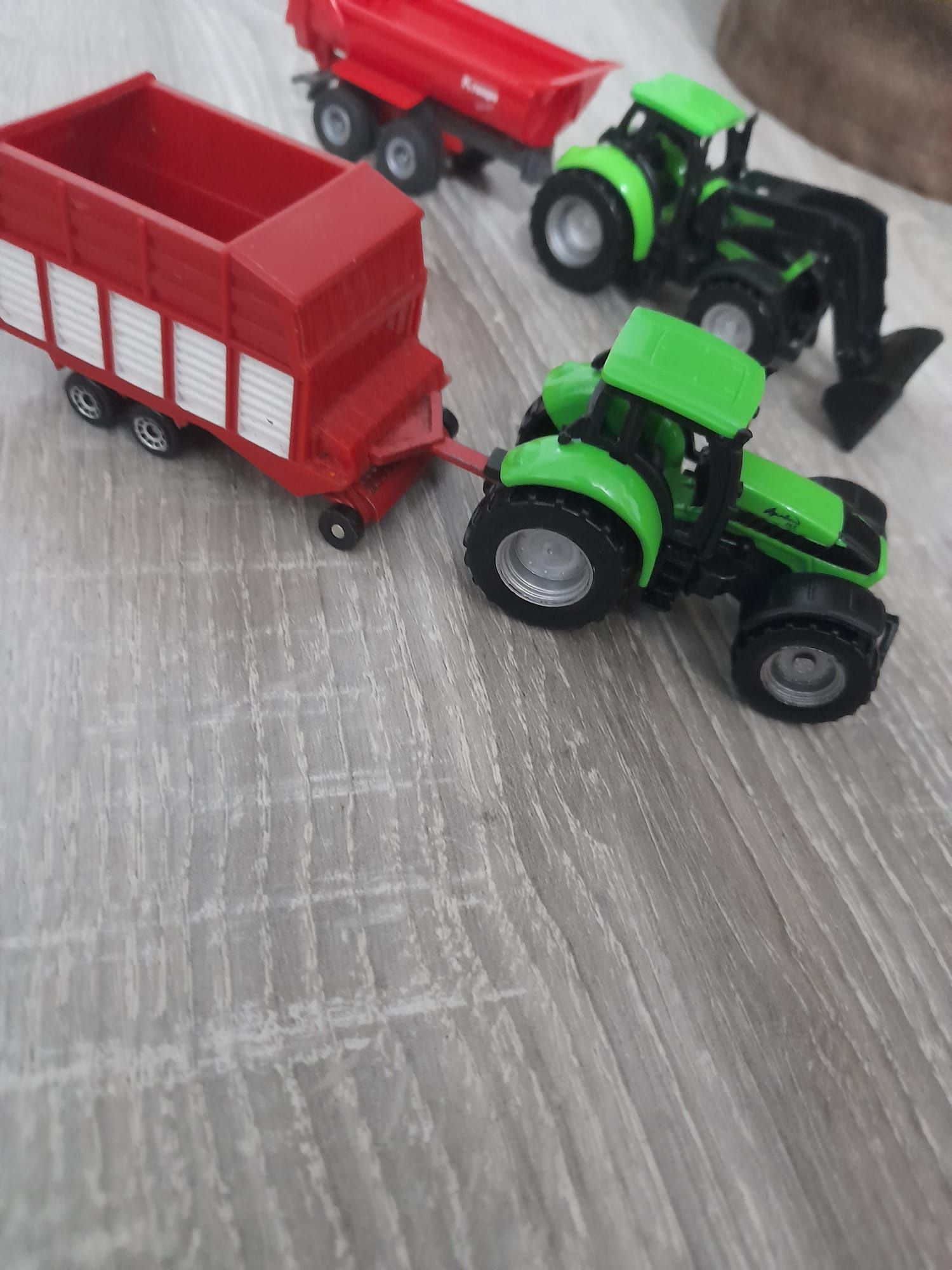 Mașinuțe si tractorase, siku