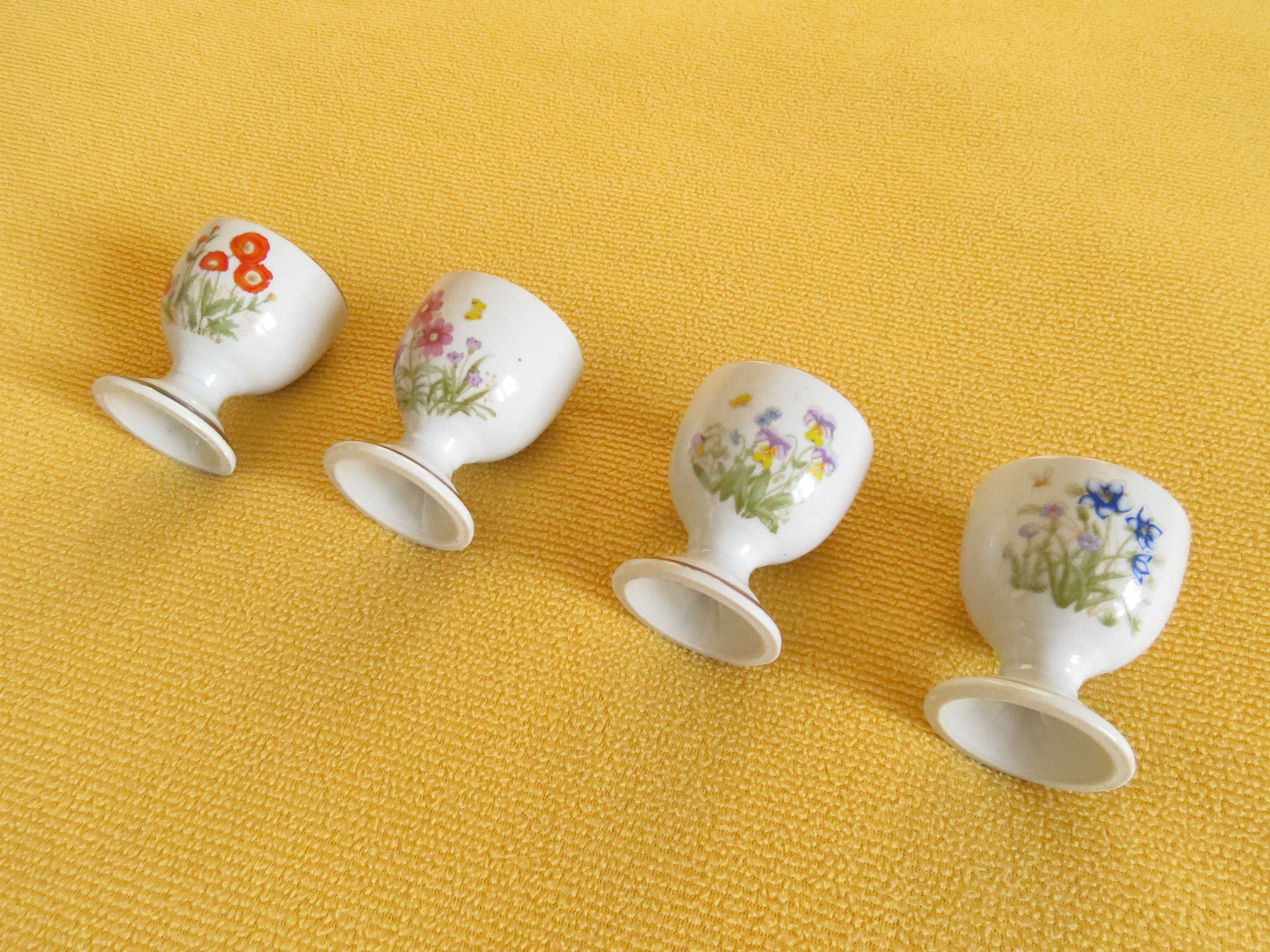 Set 4 suporturi pentru ou, imprimate cu motive florale