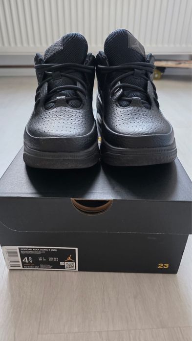 Vand Adidasi Jordan marimea 36,5 interior 23,5