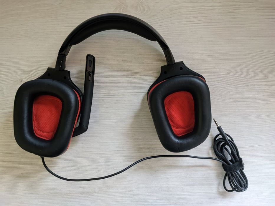 Конзола Xbox One S 1 TB +слушалки Logitech,зарядна станция и контролер