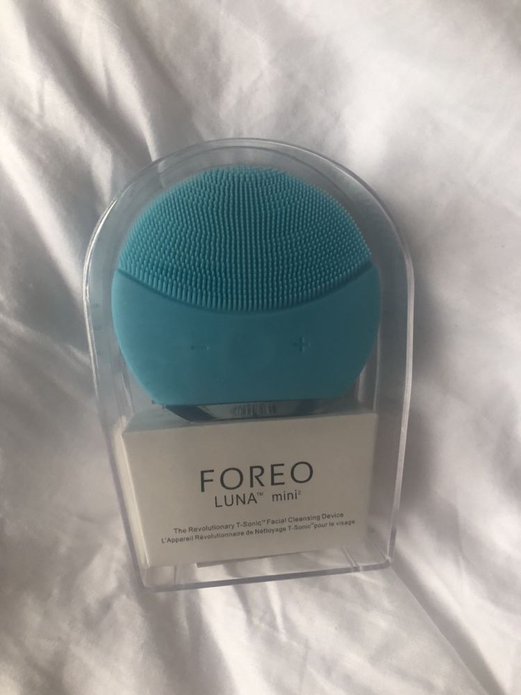 Массажная щетка для лица FOREO