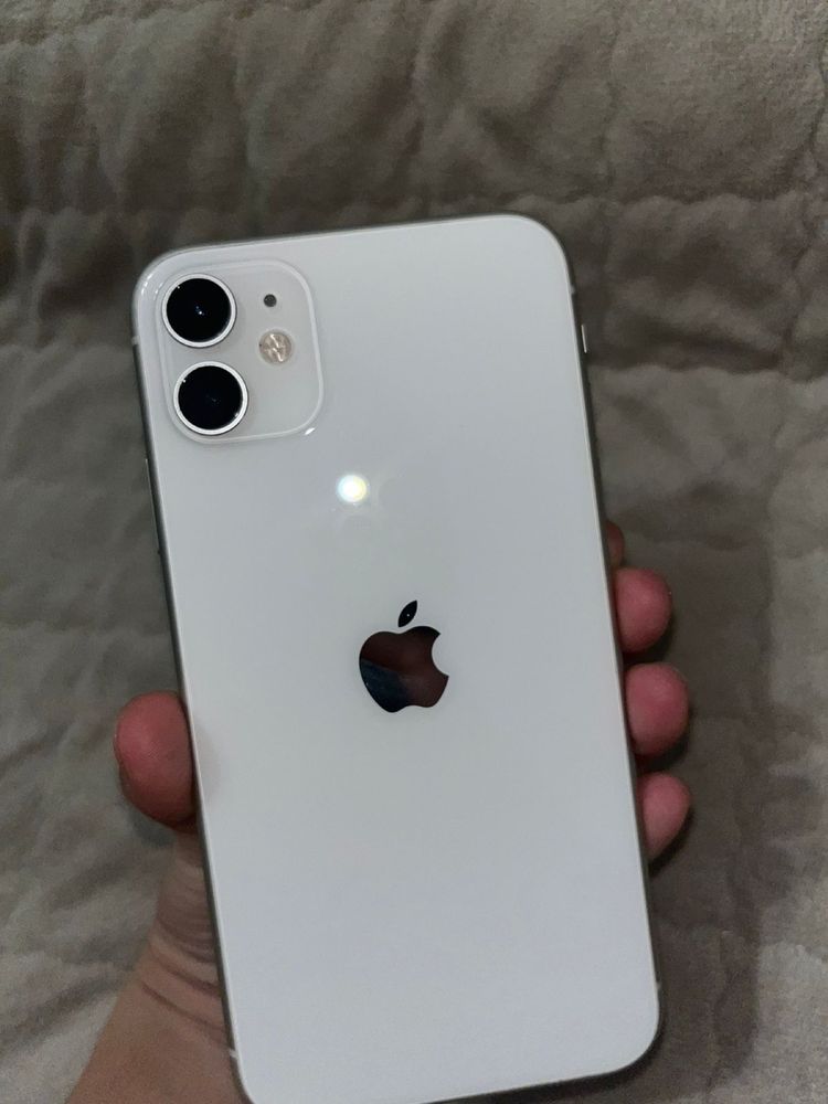 Продам Iphone 11