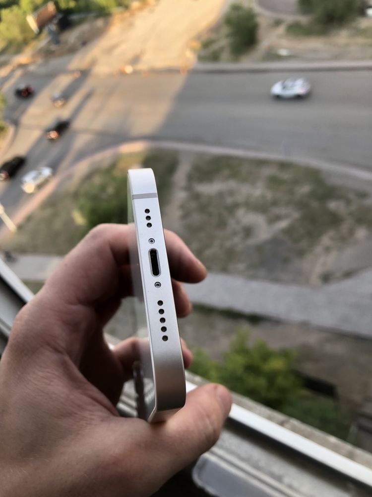 IPhone 13 128gb два мес, акб100