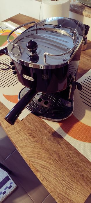 Vând Expresor DeLonghi