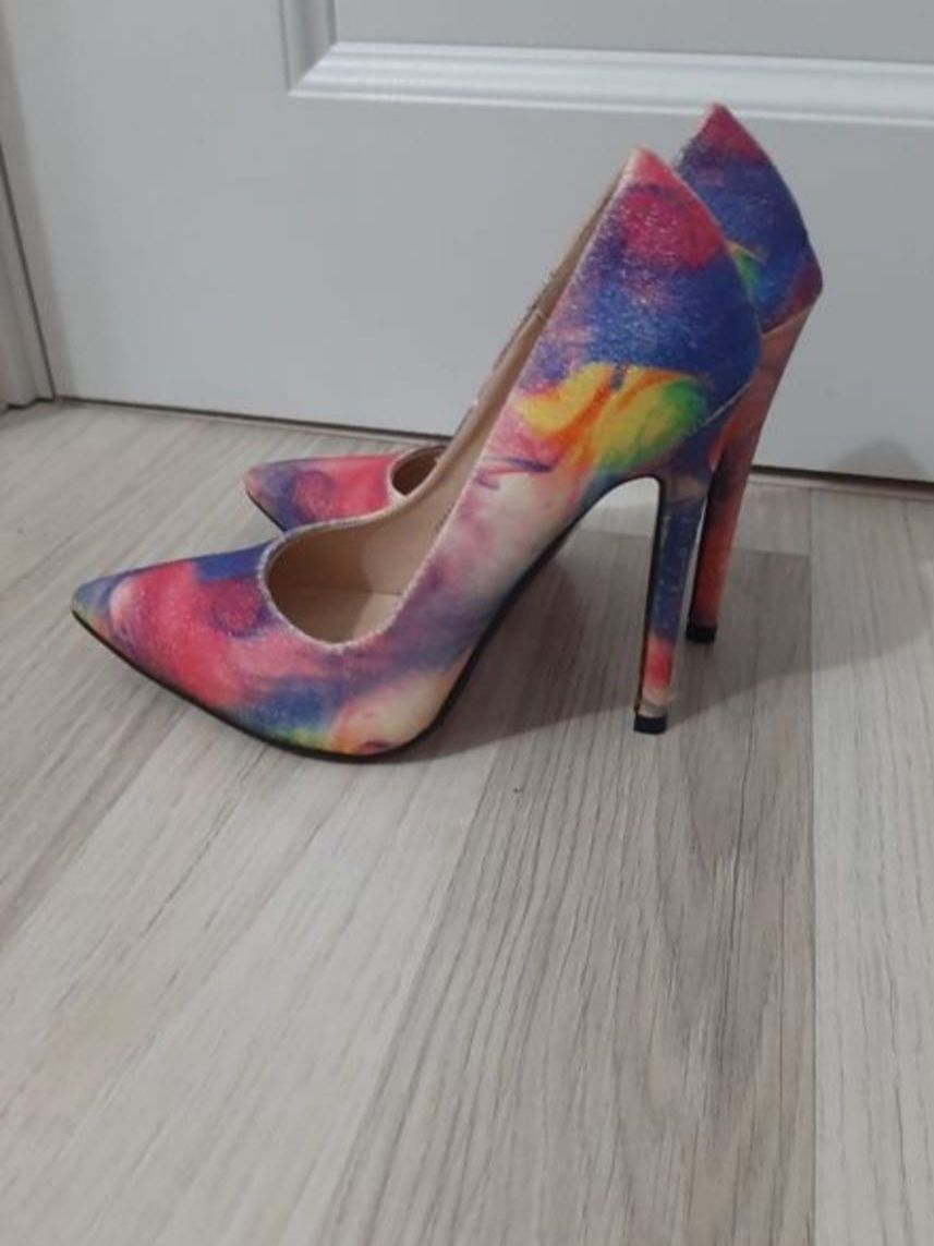 Pantofi  cu  toc