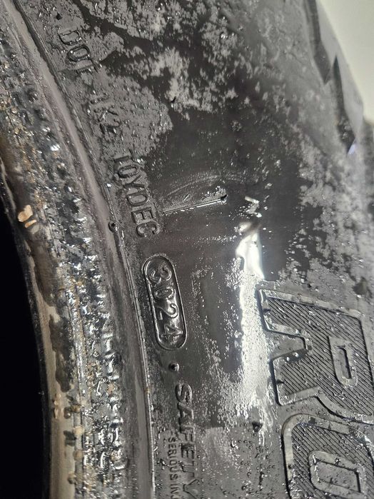 Kumho Road Venture AT52 315/70 R17