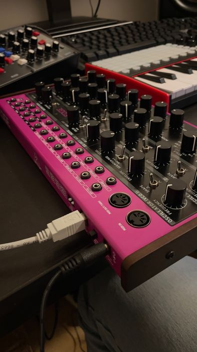 Behringer Edge Синтезатор