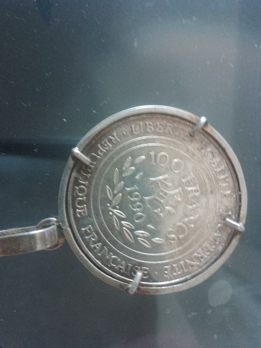 100 Сребро. Не продупчена.