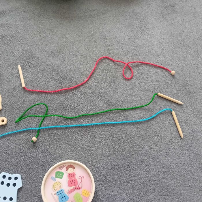 Joc de cusut lemn Montessori