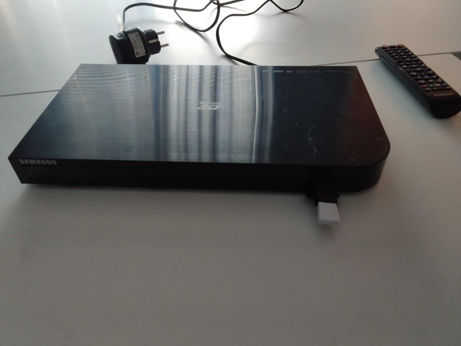 страхотен 3D BLUE RAY плеър -перфектен,нов внос от Англия