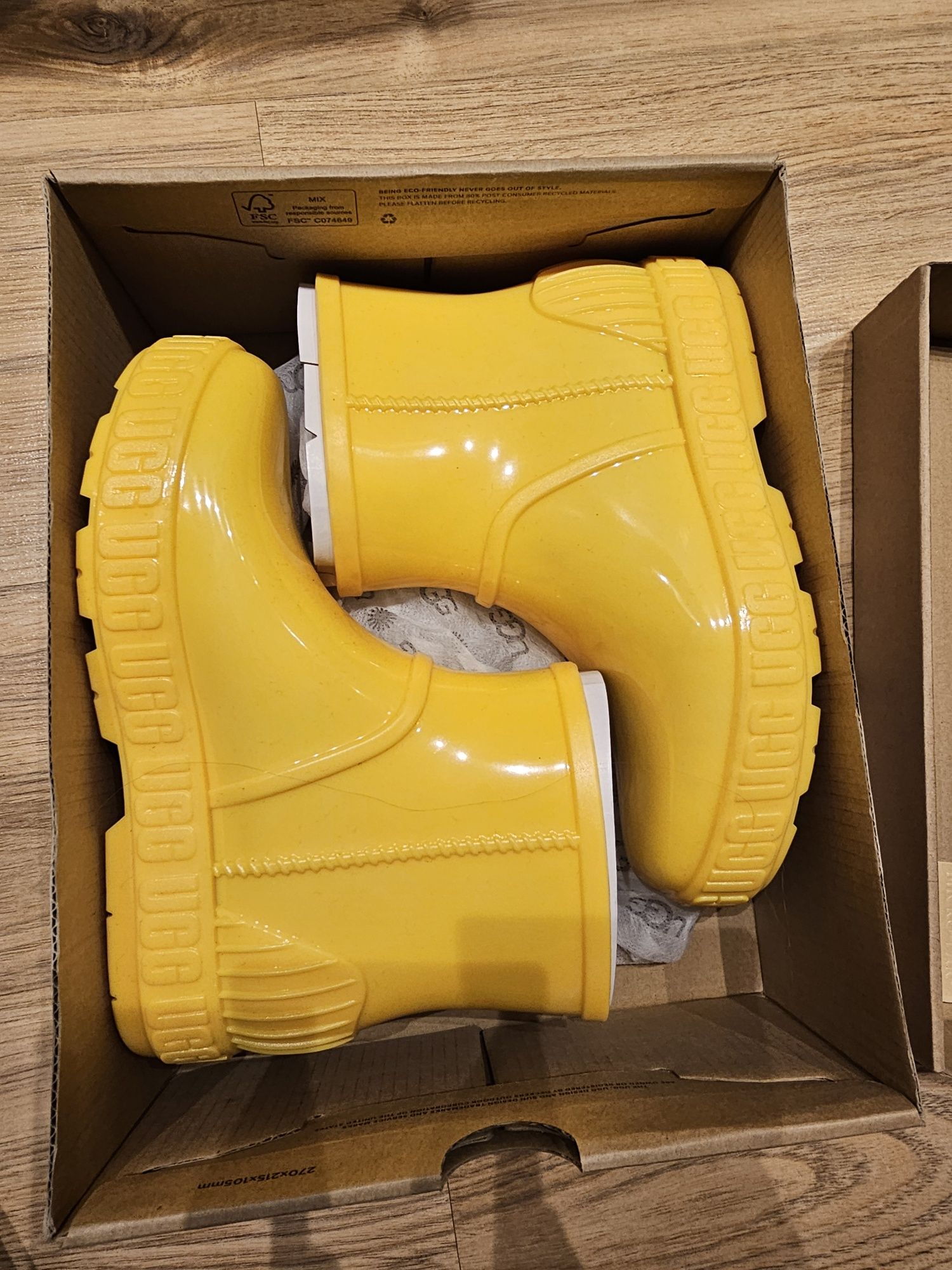Гумени ботуши UGG 32.5 жълти