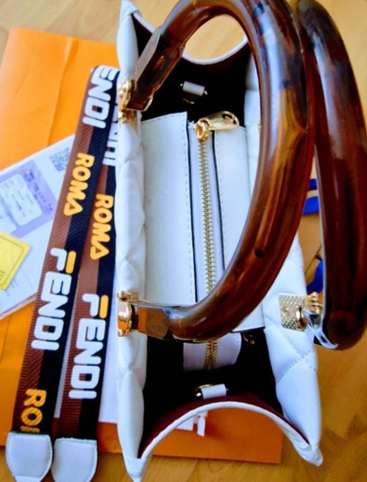 Geanta damă,editie limitată,curea detasabila,saculet, etichetă