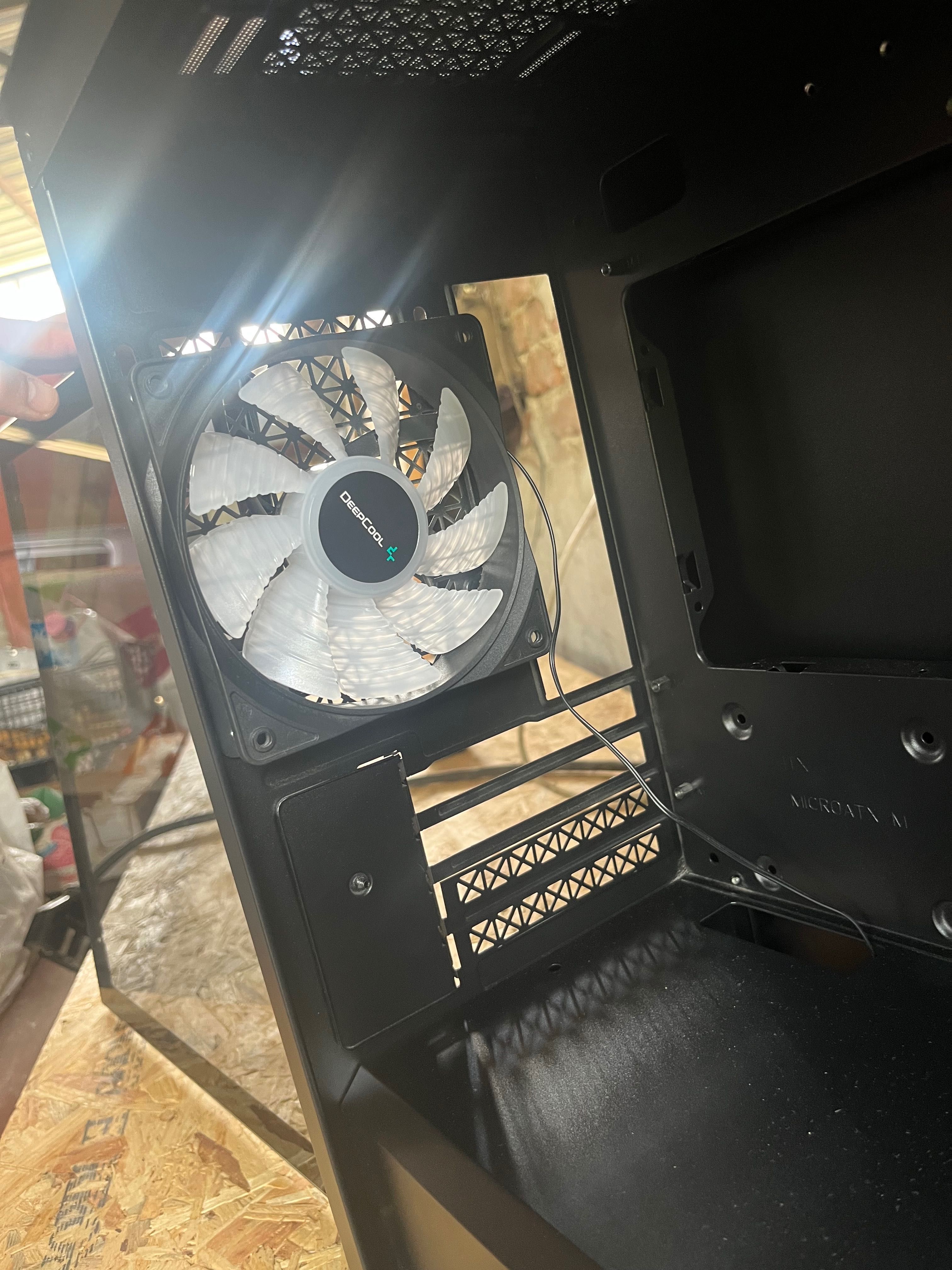 Кутия DeepCool 3x RGB вентилатора, прозорец, топ състояние