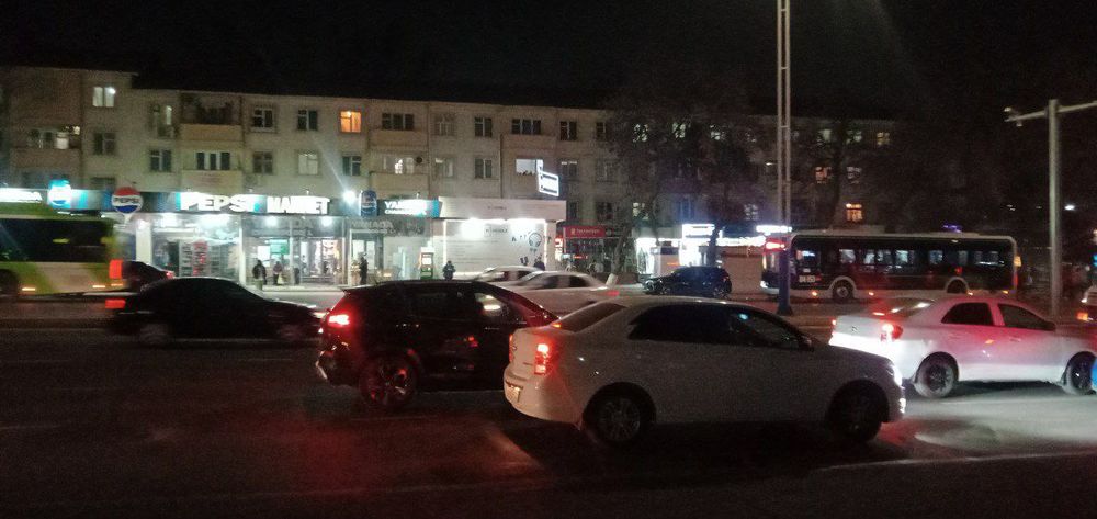 Тижорат жойи сотилади 63 кв.м Фарход бозори чорраха ёнида