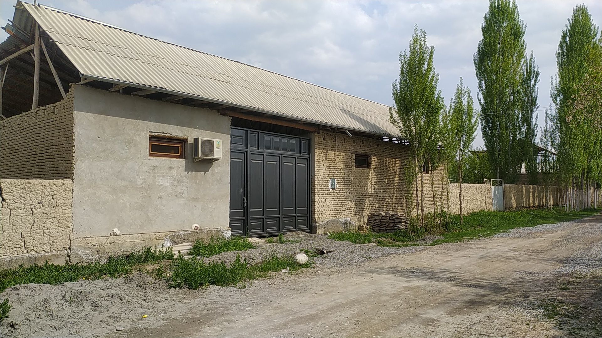 Зудлик бн Ховли уй сотилади!!!