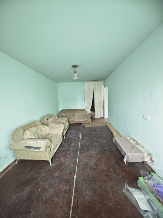 Срочно продаётся 2 комнатная квартира на 5 этаже 5 этажного дома