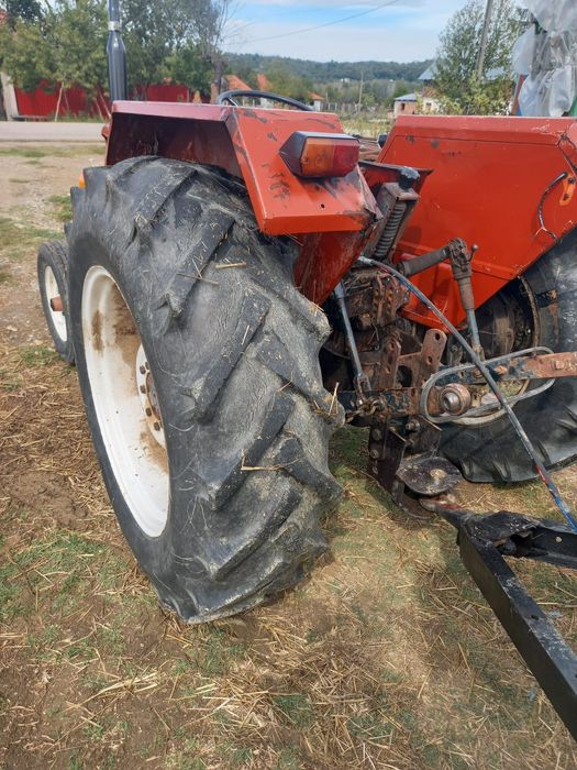 Vând tractor  Fiat  450