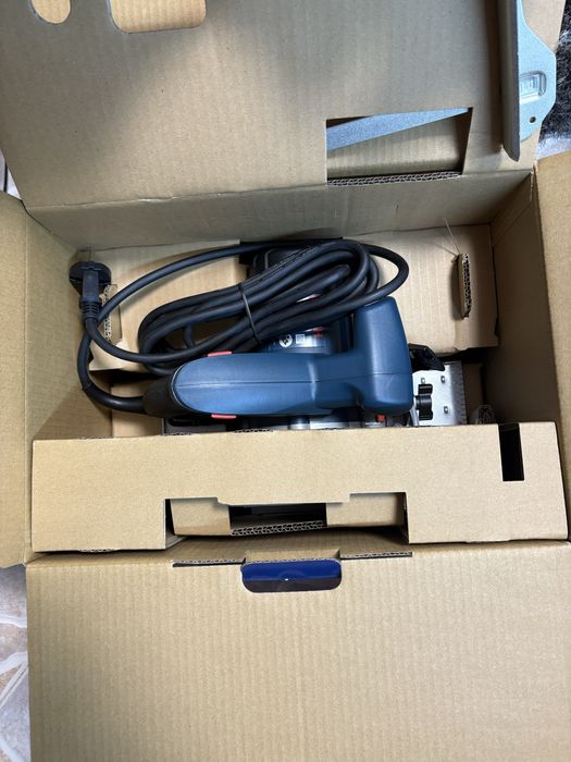 Продавам чисто нов ръчен циркуляр”Bosch”1400W