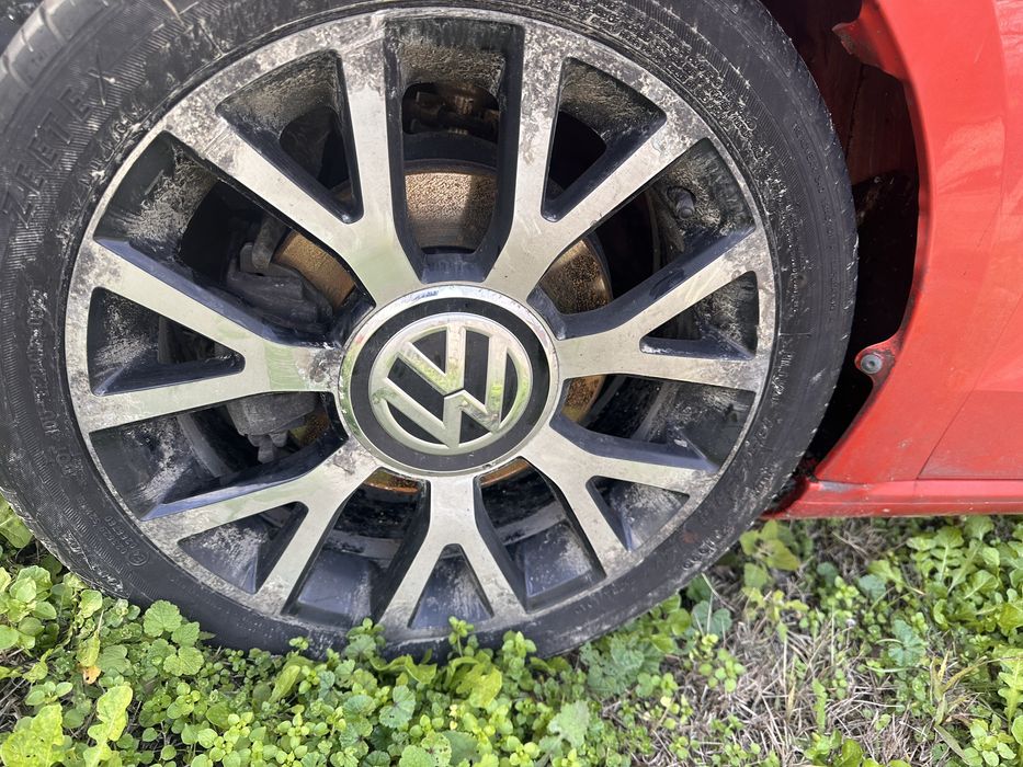 Volkswagen UP - цяла или на части