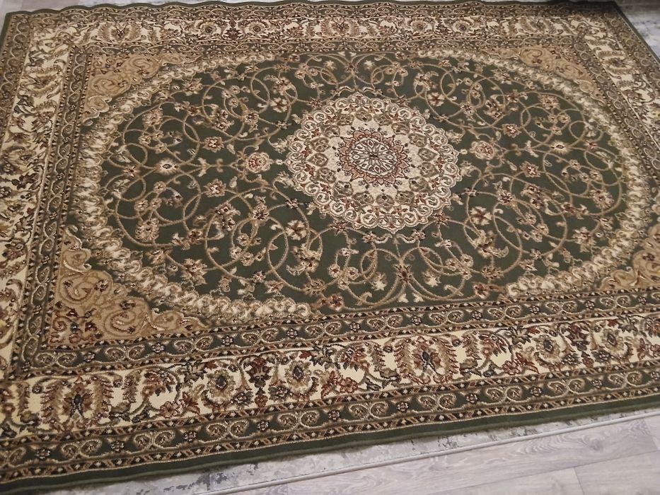 Продам недорого ковер размер 2 на 3 в отличном состоянии бу